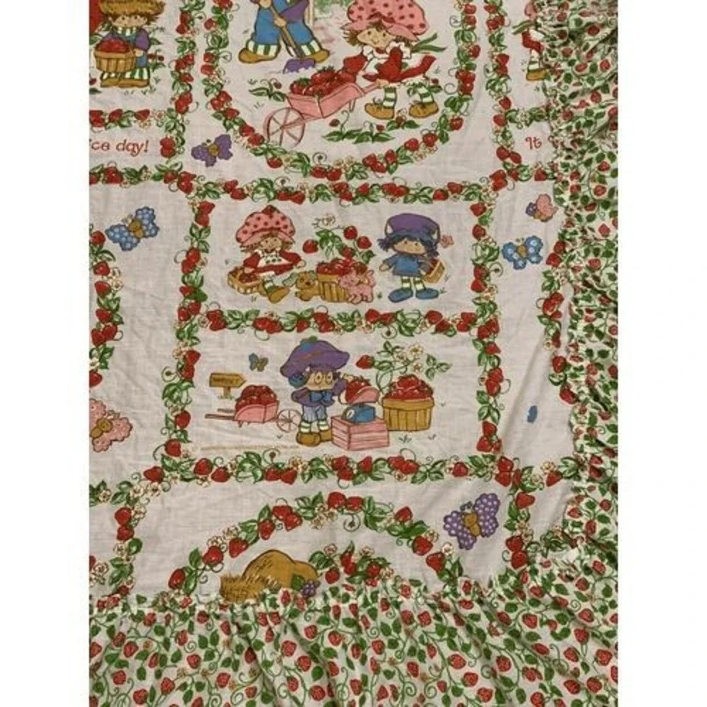Vintage JC Penney Strawberry Shortcake Twin Bedspread Ruffled Cottagecore‎
